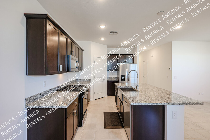 Building Photo - 15990 W Gray Fox Trl