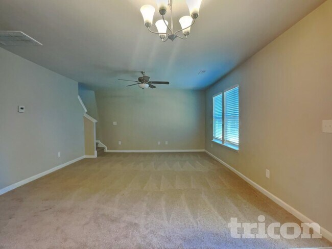 Building Photo - 572 Lakerun Dr