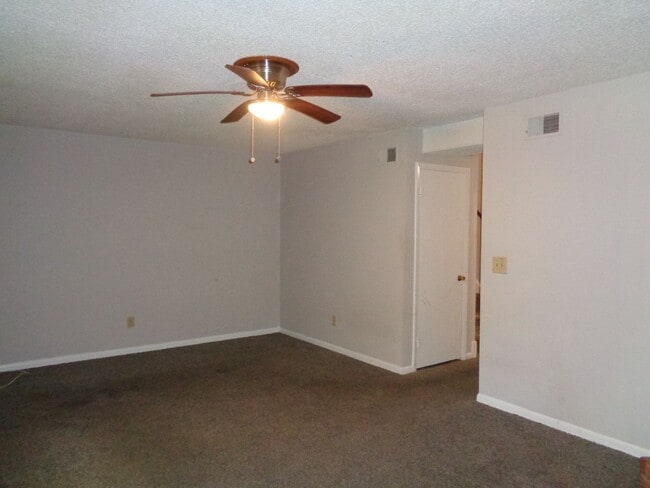 Building Photo - Heather Hills-Townhouse For Rent