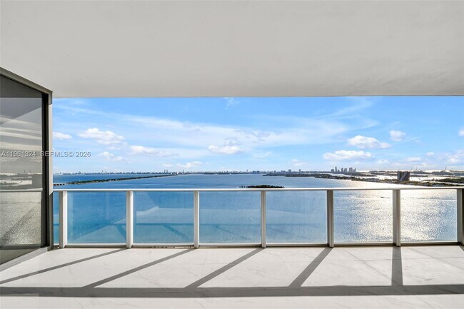 Building Photo - 700 NE 24th St