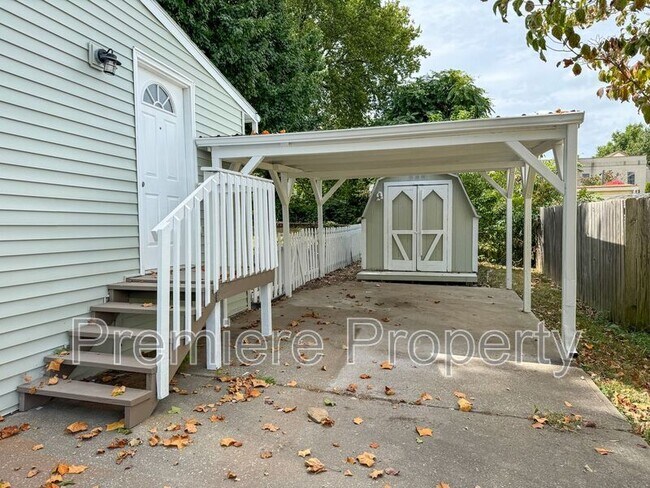 Building Photo - 1220 S Delaware