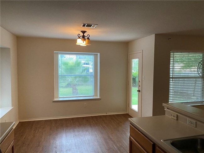 Building Photo - 1229 Vincent Pl