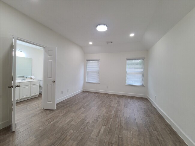 Building Photo - 2431 Morgan Ridge Ln