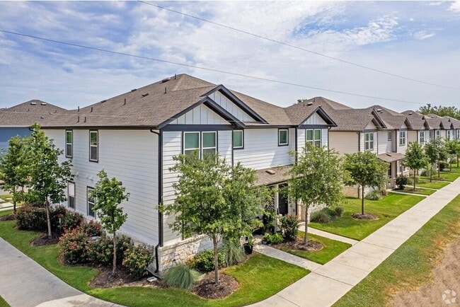 Building Photo - 705 Horseshoe Dr