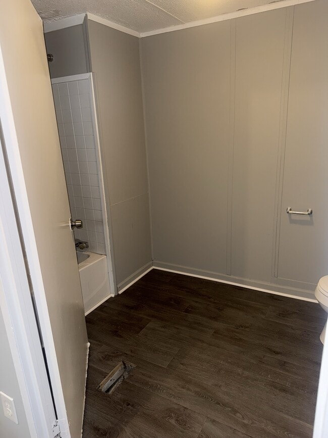 Building Photo - 1409 Bartley Ct