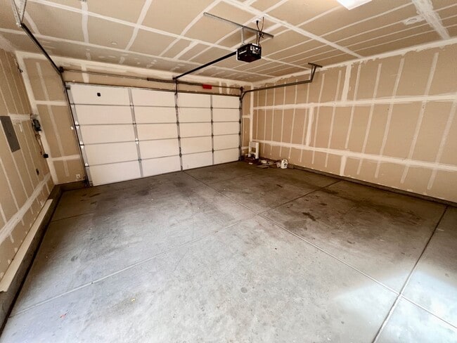 Building Photo - $2,495 Ashlan & Dewolf, 4 Bedrooms - Del D...