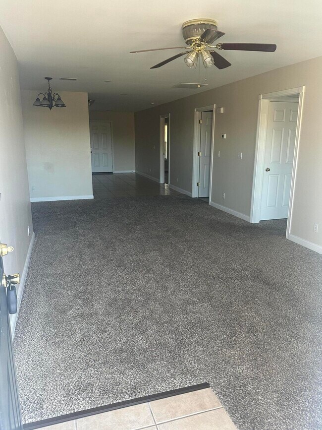 Building Photo - 6 Hudson Hollow Road