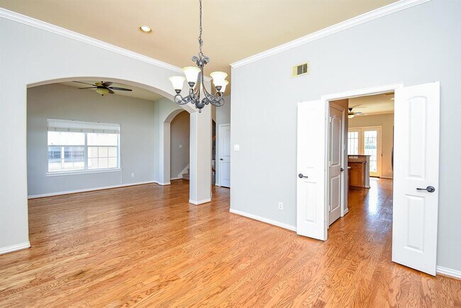 Building Photo - 5615 Winsome Ln