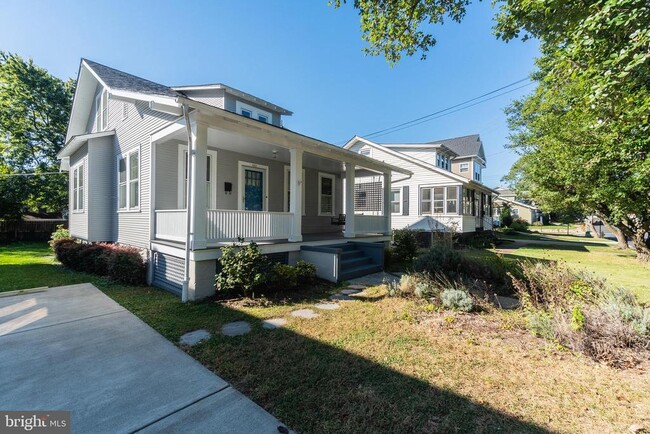 Building Photo - 928 19th St S