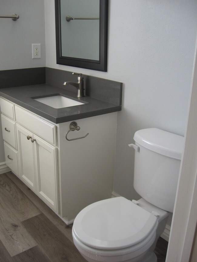 Building Photo - 9900 Jordan Ave