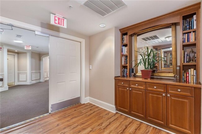 Building Photo - 3275 Lenox Rd NE