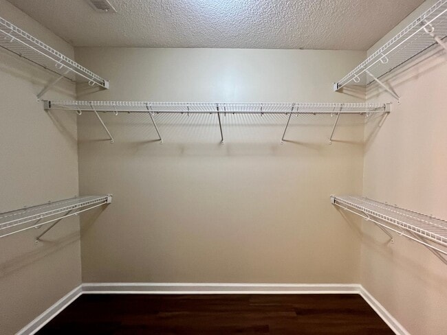 Building Photo - 9146 Glen Cove