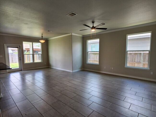 Building Photo - 2233 Ibis St