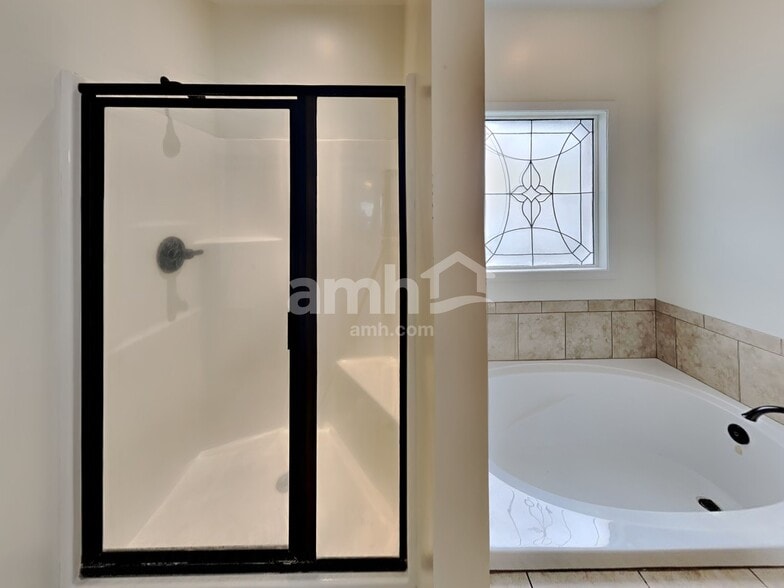 Building Photo - 1030 Spring Creek Dr