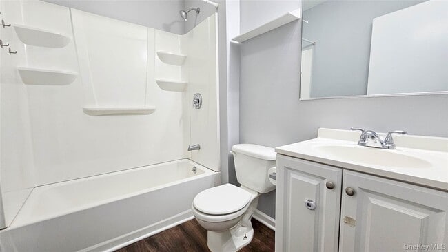 Building Photo - 11 Middle St