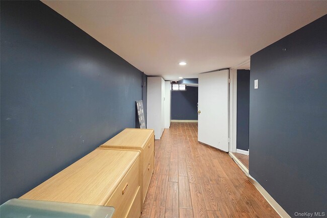 Building Photo - 18 Prospect St