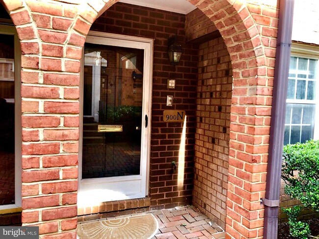 Building Photo - 900 24th St NW