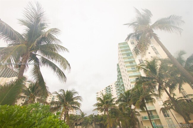 Building Photo - 3801 Ocean Dr