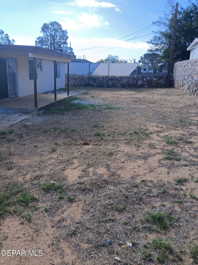 Building Photo - 4904 Winthrop Dr