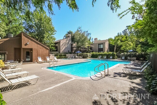 Building Photo - 2BR/2BA | Newly Renovated Unit | Community pools | In Woodside Sierra!