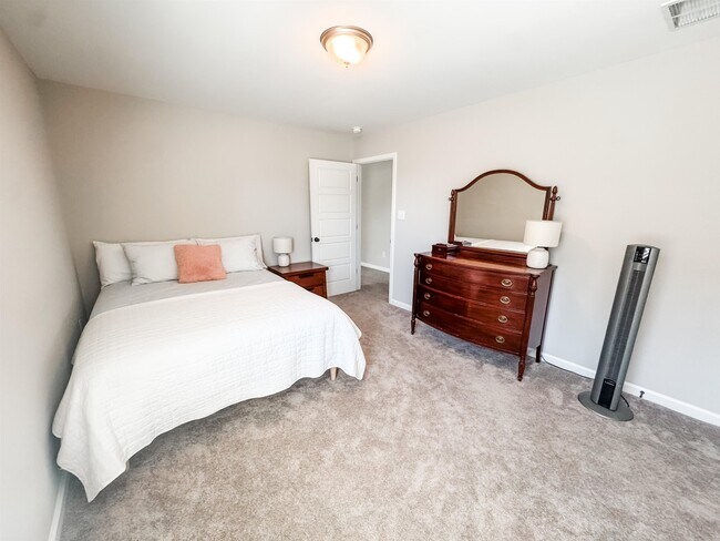 Building Photo - 10206 Evergreen Manor Cv