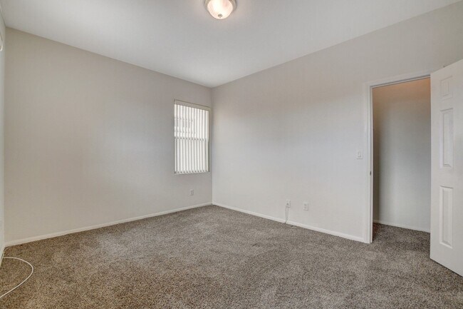 Building Photo - Beautiful 2-Story, 3-Bedroom Home in the H...