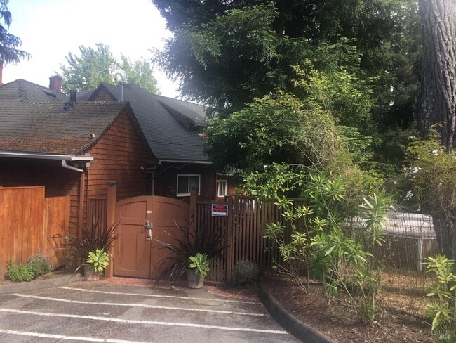 Building Photo - 346 Corte Madera Ave