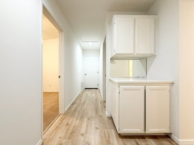 Building Photo - Single Story in Rancho Del Oro!
