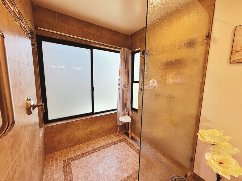 Building Photo - 4010 Layang Layang Cir