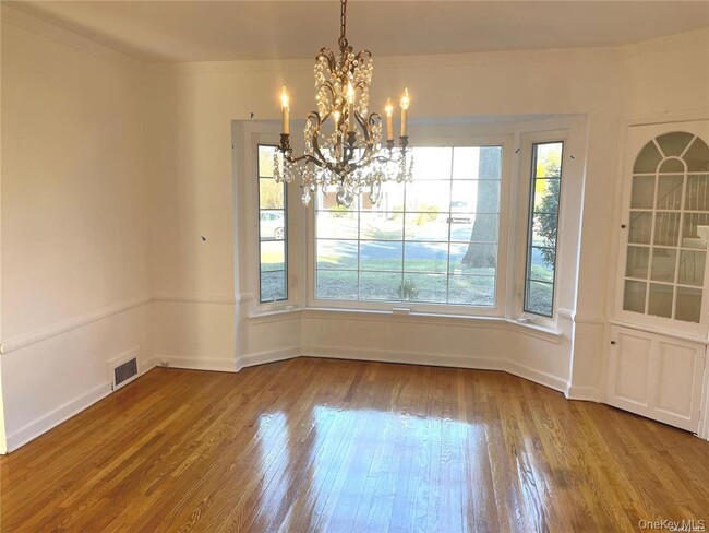 Building Photo - 106 Trumbull Rd