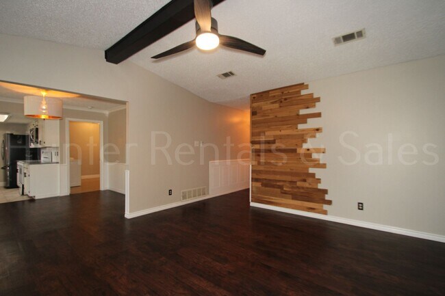 Building Photo - Stylish Killeen Retreat on Mountain View Drive