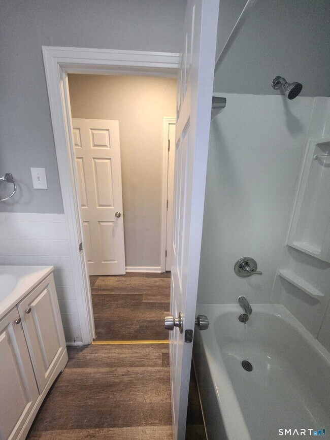 Building Photo - 22-24-24 Brown St