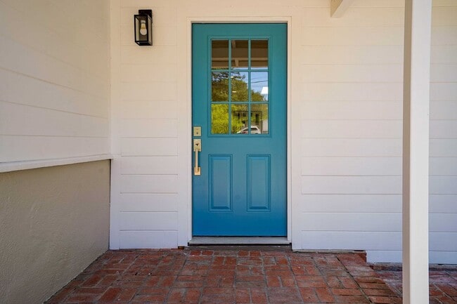 Building Photo - Fully Renovated Orinda Home for Rent, Avai...