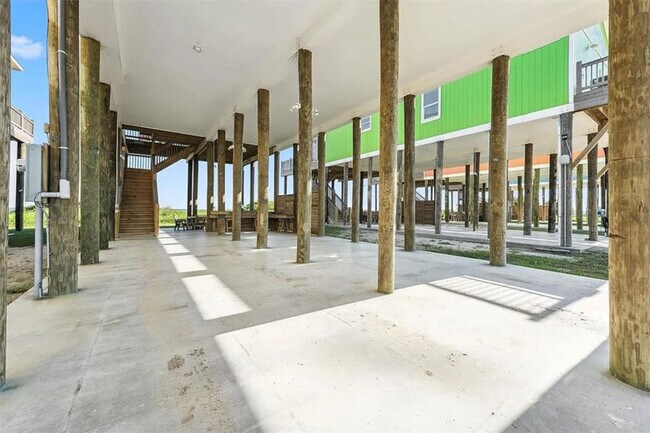 Building Photo - 1714 Texas 87-SI ID1252629P