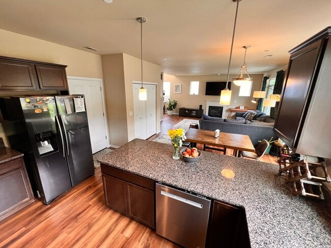 Building Photo - Spacious 3BR/2.5BA w/ Open Floor Plan, Fenced Yard, Office Nook & Garage