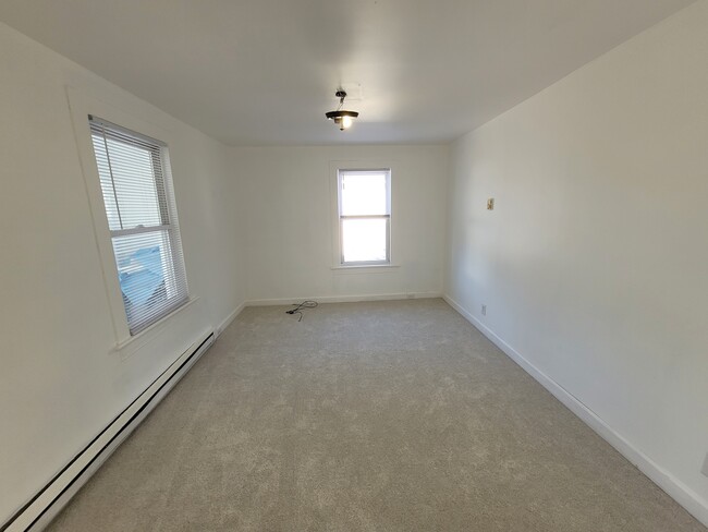 Building Photo - 24 Eagle St