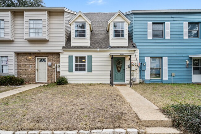 Primary Photo - 8426 Williamsburg Cir