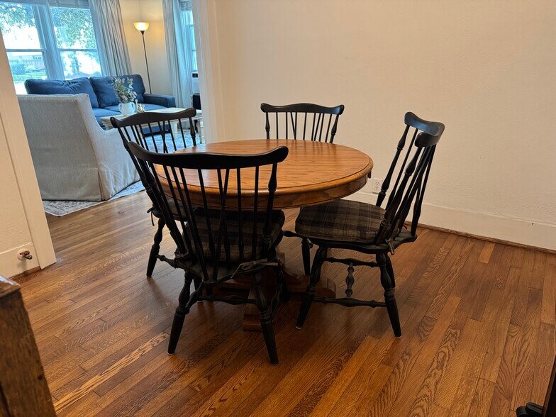 Building Photo - 1220 Waugh Dr