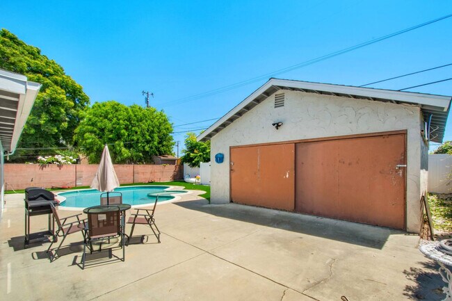 Building Photo - 12602 Citruswood Ave