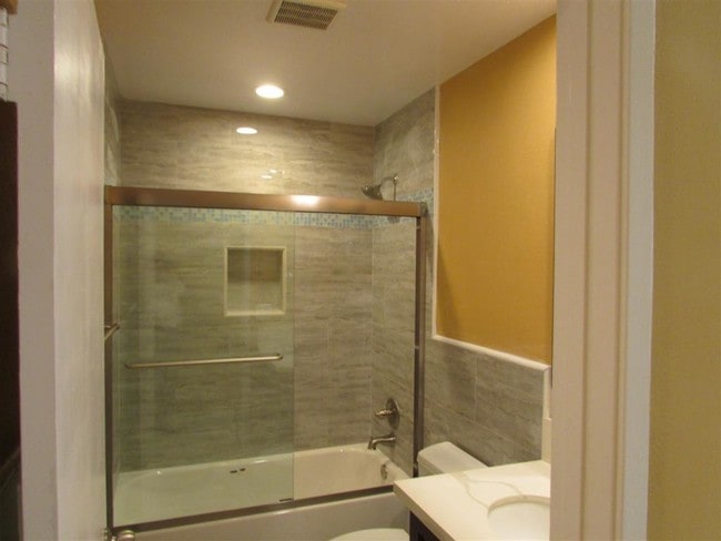 Building Photo - 8050 Columbus St