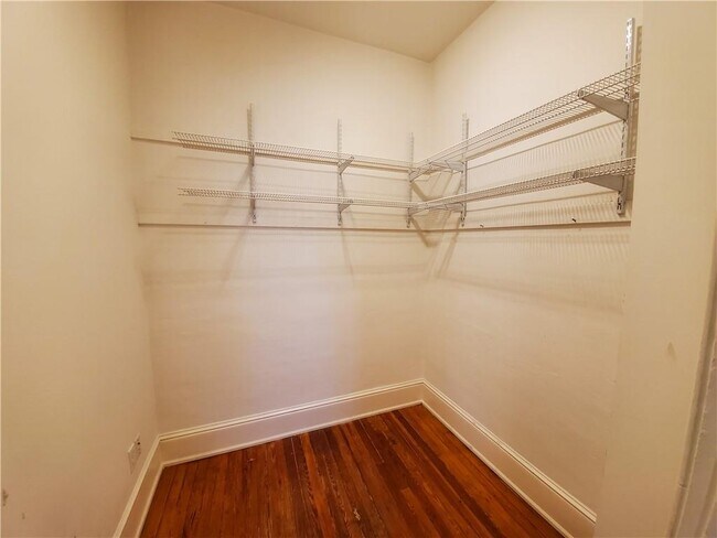 Building Photo - 1144 Blue Ridge Ave NE