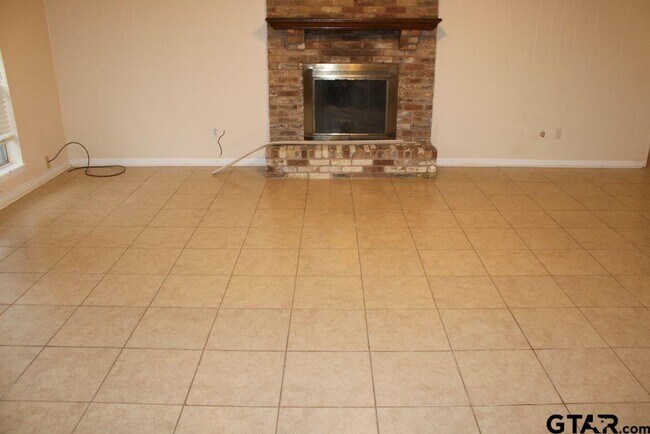 Building Photo - 1220 Brookshire Dr