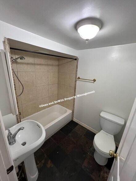 Building Photo - 1 Bed/1 Bath - Unit 2