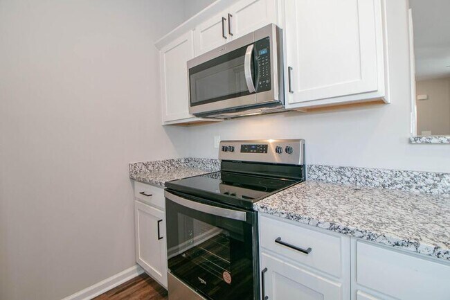 Building Photo - 1115-H2 Hillwood Drive