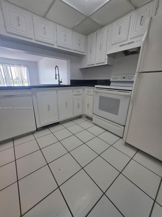 Building Photo - 494 NW 165th St