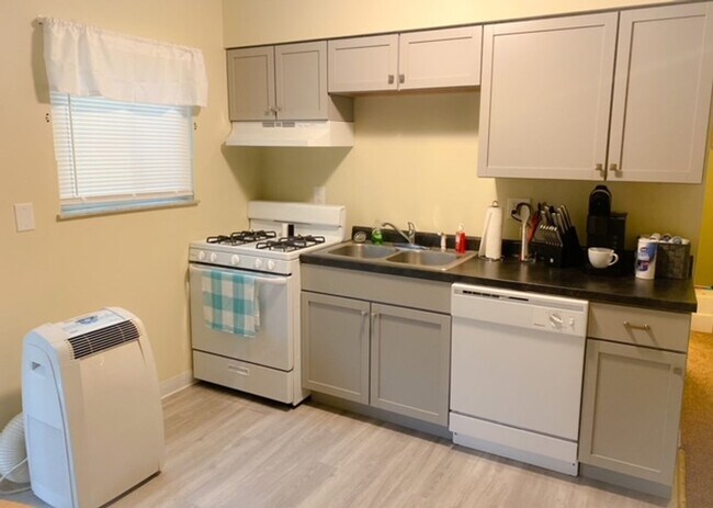 Building Photo - ? 12 Month Lease Pricing ? Fully Furnished Rental Property ? First floor duplex unit. Large yard.