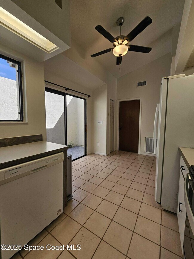 Building Photo - 391 Cypress Point Dr