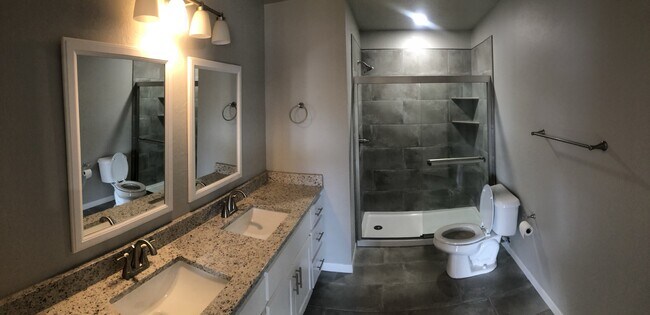 Building Photo - 2209 Iowa St