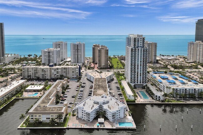 Building Photo - 1913 S Ocean Dr