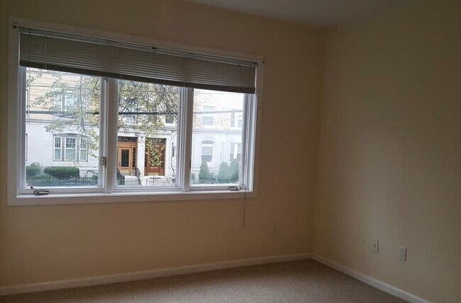 Building Photo - 121 Longwood Ave